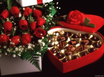 lovely-red-roses-and-chocolate-heart
